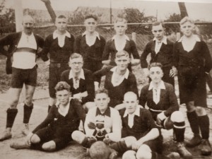 Abb. 7_Fußball-Mannschaft etwa 1927